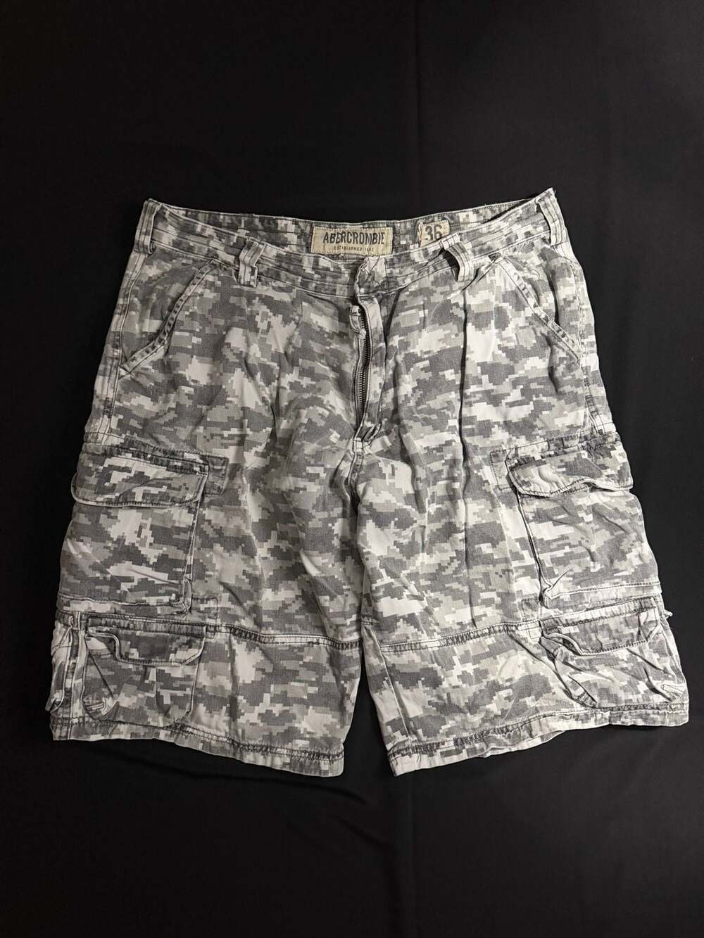 Abercrombie & Fitch Digital Camo Cargo Shorts Size 36